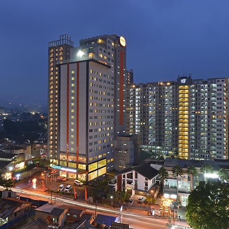 Harris Hotel & Conventions Ciumbuleuit Бандунг Экстерьер фото