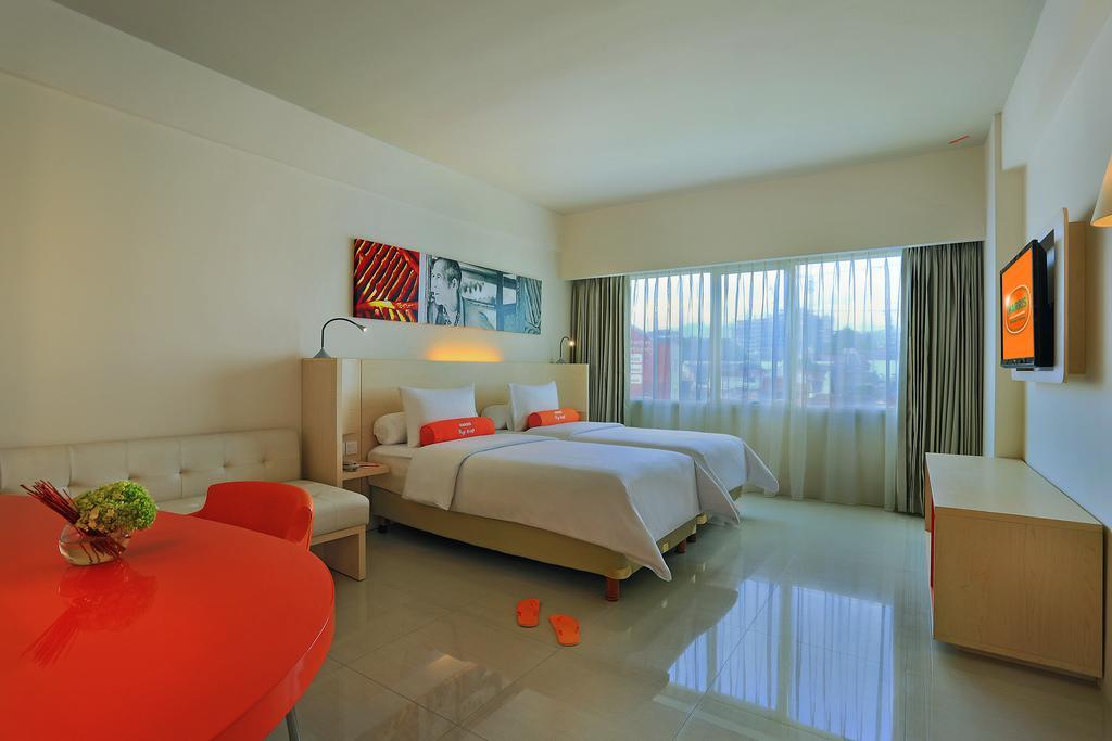 Harris Hotel & Conventions Ciumbuleuit Бандунг Экстерьер фото