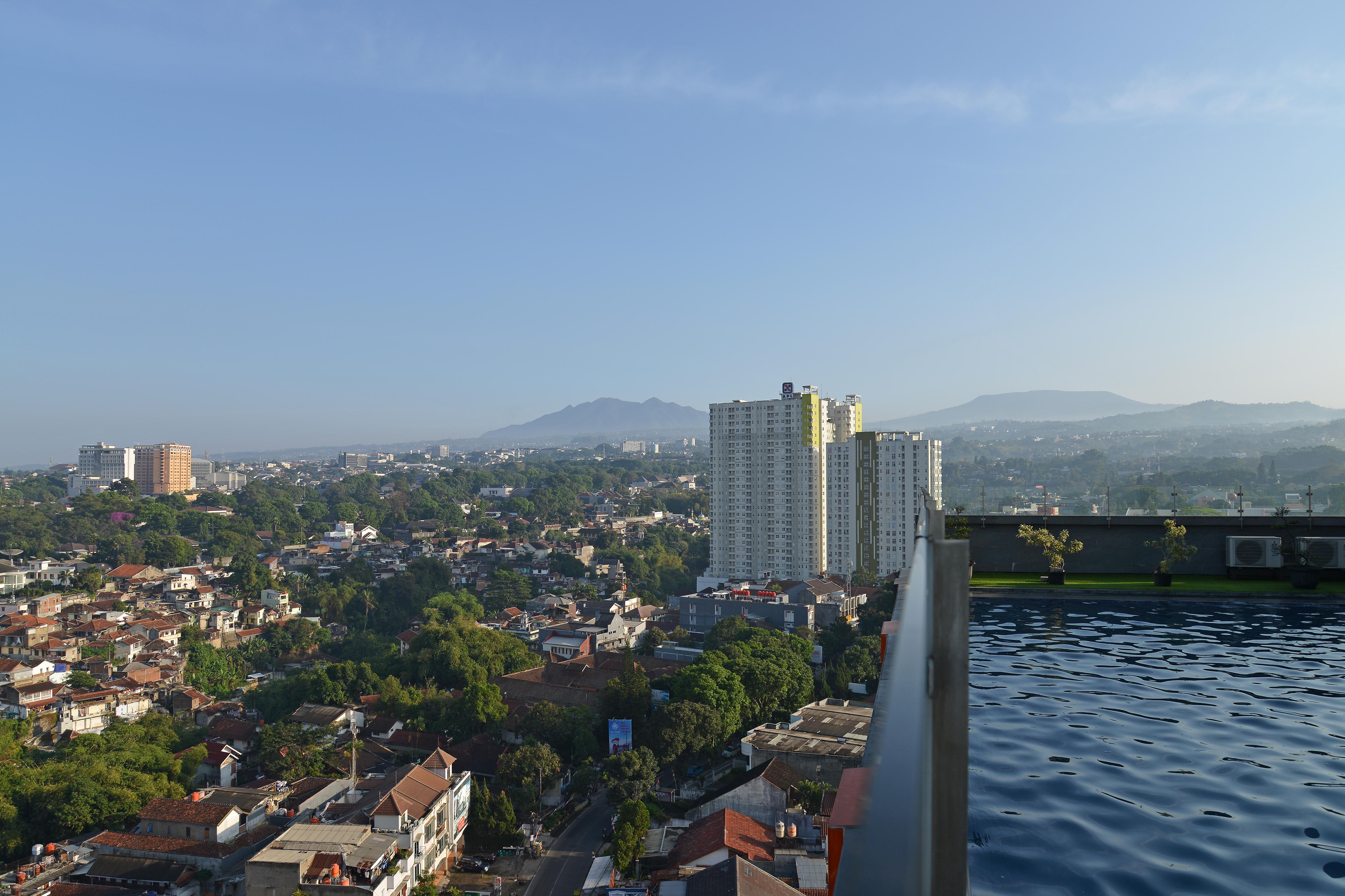 Harris Hotel & Conventions Ciumbuleuit Бандунг Экстерьер фото