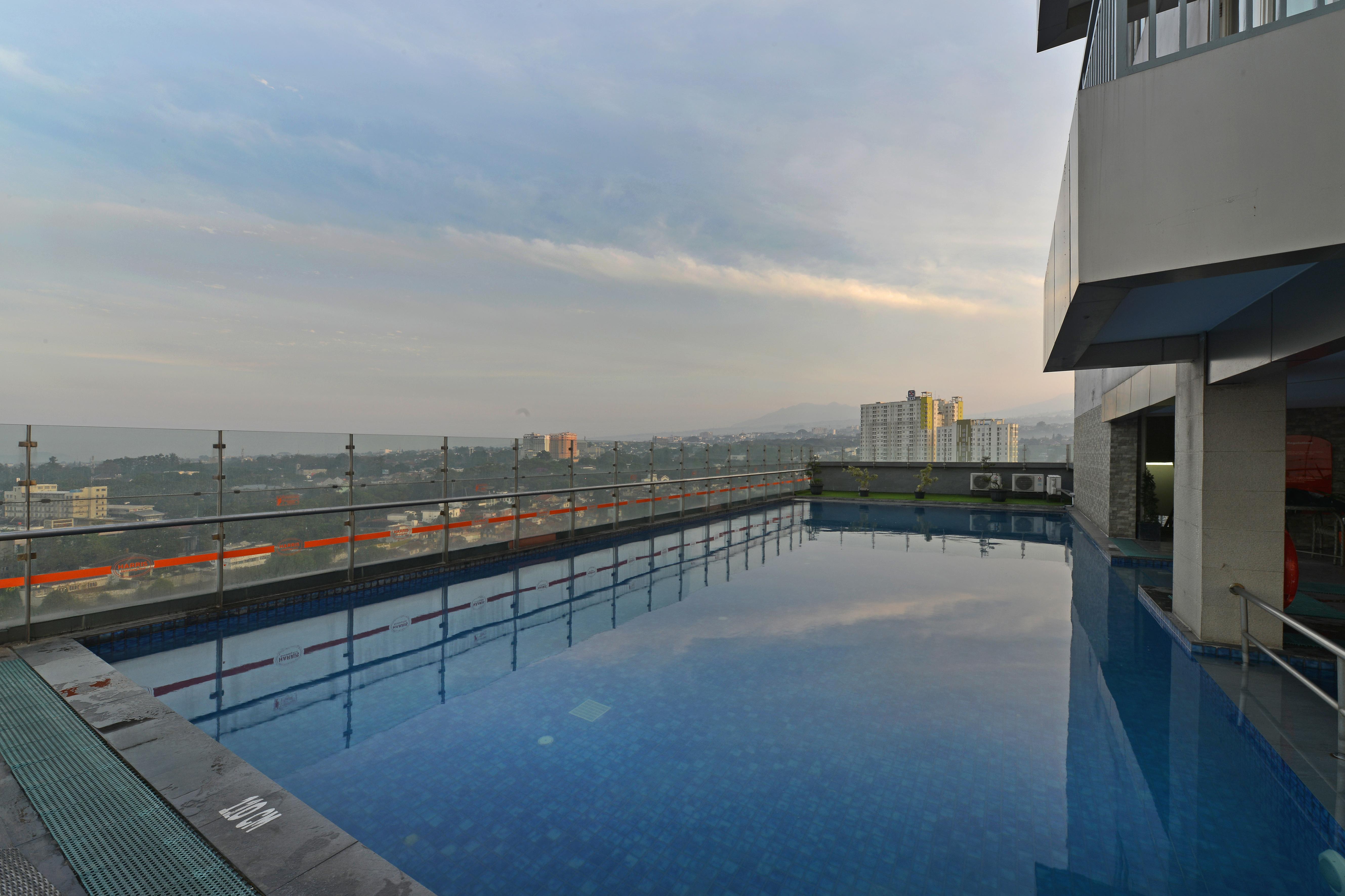 Harris Hotel & Conventions Ciumbuleuit Бандунг Экстерьер фото