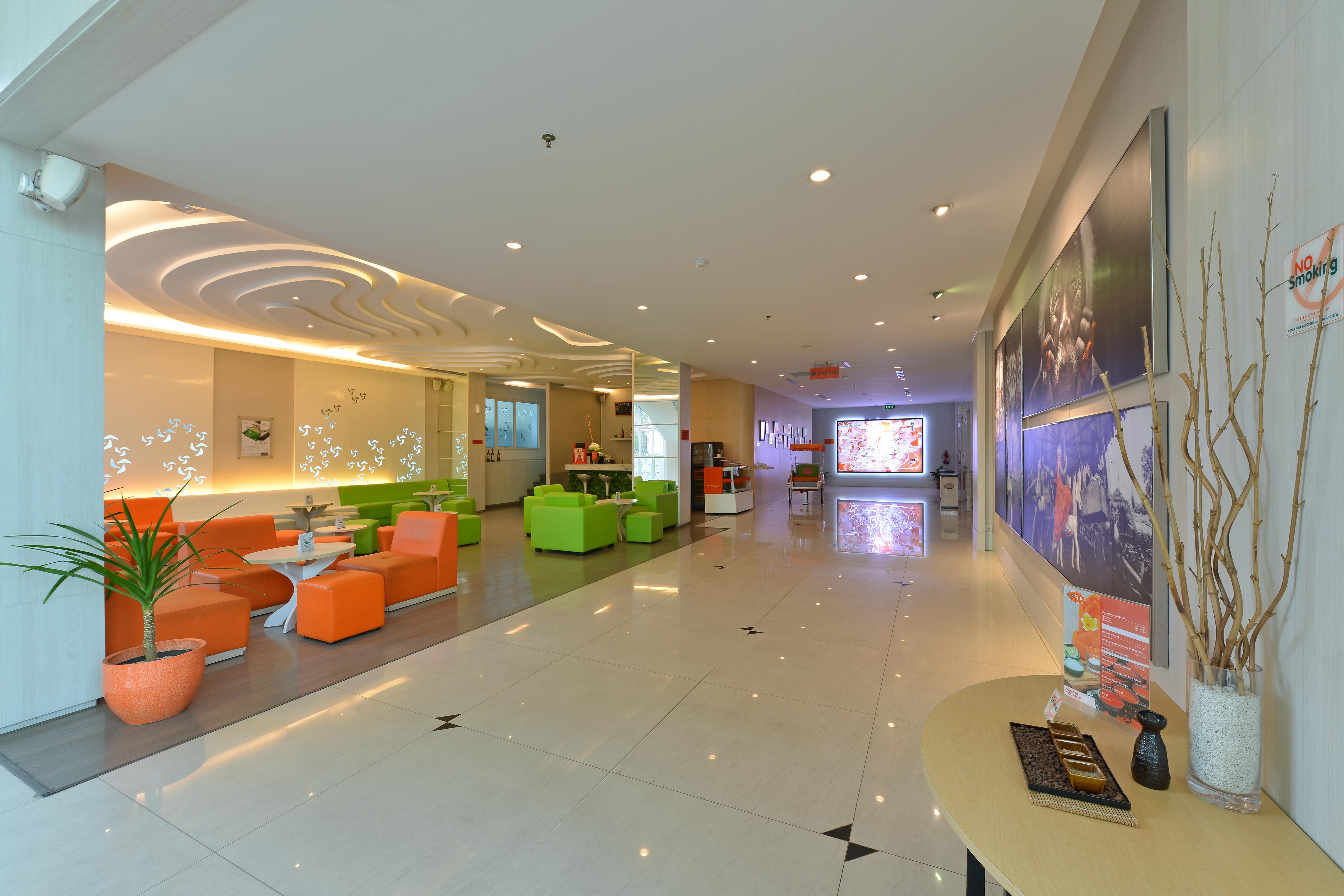 Harris Hotel & Conventions Ciumbuleuit Бандунг Экстерьер фото