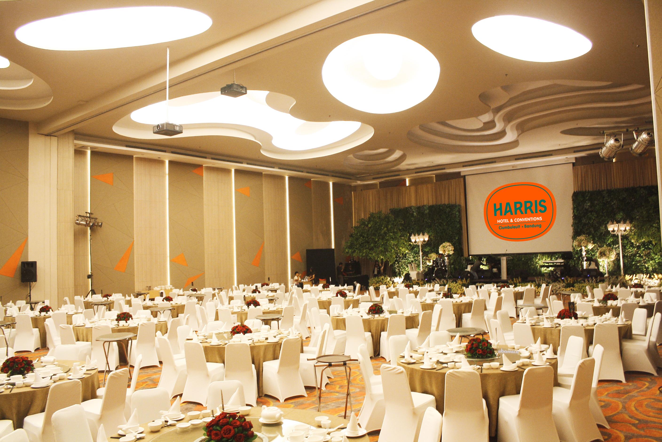 Harris Hotel & Conventions Ciumbuleuit Бандунг Экстерьер фото