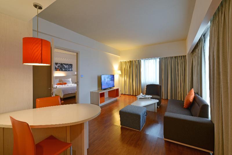 Harris Hotel & Conventions Ciumbuleuit Бандунг Экстерьер фото
